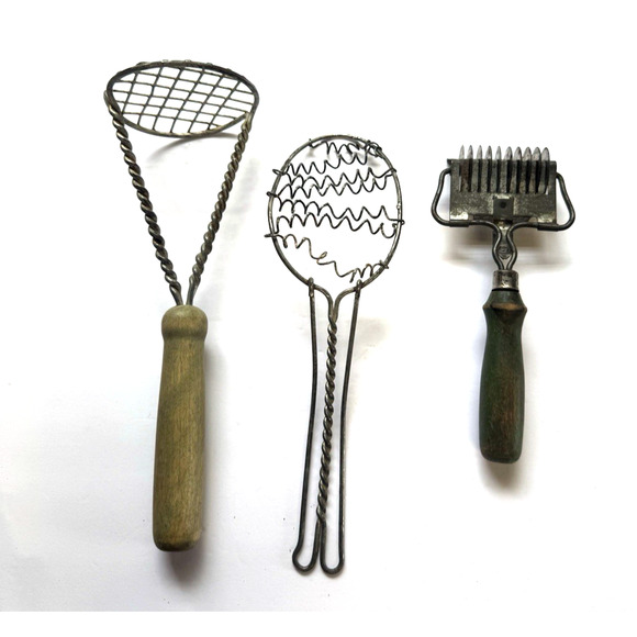 VTG. Potato Masher and Noodle Cutter w/Green Handle-Wire Wisk Twisted Handle - Picture 2 of 5